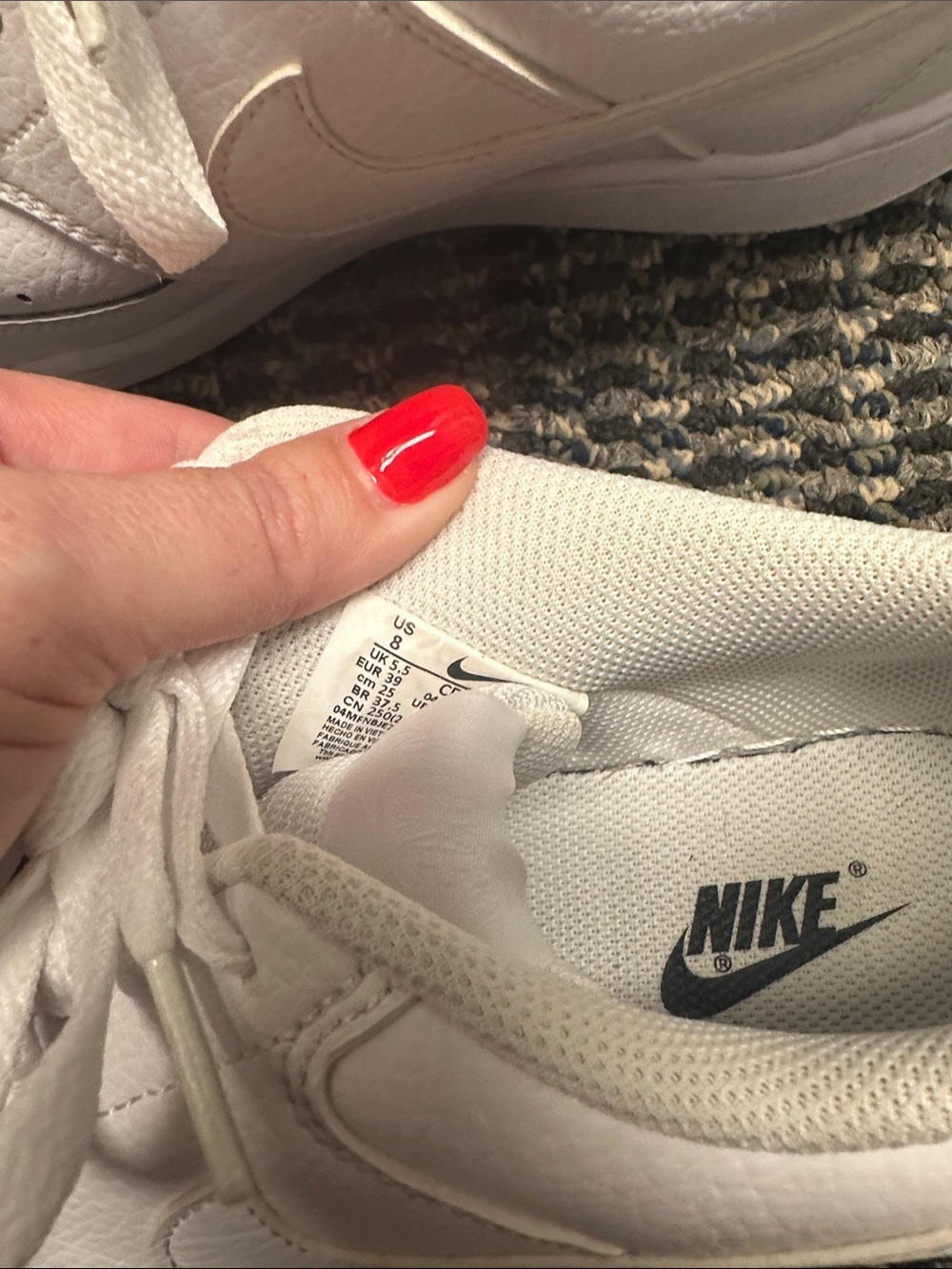Nike Buroughs Women’s Size 8/ Childs 6 White Low-Top Leather Sneakers EUC - Picture 5 of 5